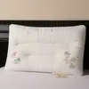 2026 Nuevo Modelo San Yang Kai Tai Funda de Almohada Bordada para Sueño Profundo