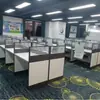 Combinación de Escritorio de Oficina con Pantalla y Silla Estación de Trabajo Simple Moderna para Personal Porta Tarjetas para Personal Capacidad para 6/4 Muebles de Oficina Dobles para Cuatro Personas