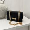 Nova Moda Retrô Couro Patente Brilhante Pequena Bolsa Quadrada 2026 Estilo Europeu e Americano Versátil Corrente Bolsa de Ombro Transversal Feminina