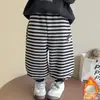 Pantalones de chándal a rayas con forro polar para niñas pequeñas, estilo Otoño/Invierno, Pantalones de una pieza gruesos de forro polar para bebés, Ropa de invierno, Pantalones casuales holgados para niños