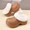 Novas Chinelos Fechados para Mulheres 2026, Uso Externo, Sola Grossa, Aumenta a Altura, Chinelos Peludos para Mulheres, Modernos, Versáteis, Casuais, Quentinhos