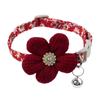 Diseño floral lindo accesorio para mascotas, colgante de flor de campana desmontable, bufanda de poliéster suave y ajustable