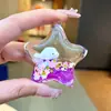 Adorno pequeño de pez marino acrílico, llavero de pez de océano, colgante creativo de botella de arena líquida de pez payaso, decoración de bolsa al por mayor