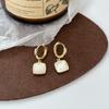 Hebilla de Oreja Cuadrada de Concha Natural Pendientes Simples de Industria Pesada Lujo Ligero Exquisitos Pequeños de Gama Alta Pendientes de Moda Versátiles