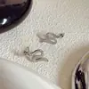 Pendientes de Serpiente Plateados con Microincrustaciones de Diseño Francés de Personalidad Única Pendientes Exquisitos Pequeños de Viento Frío Pendientes Pendientes