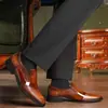 Sapatos Sociais de Couro Masculinos para Idosos, Tamanho Grande, Versáteis, Estilo Coreano, Esculpidos, Casuais, Bico Fino, Sapatos para Noivo, Casamento 20252
