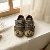 Tênis de treino femininos alemães 2026 primavera e outono novos tênis casuais com estampa de leopardo retrô bico redondo cano baixo sola plana macia