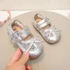 Sapatos de couro de princesa para meninas, versáteis, com laço, estampa de bolinhas, Mary Jane, malha respirável, sola macia, novos sapatos de couro para meninas