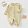 Macacão de Veludo Novo para Bebê Menino e Menina de 0 a 2 Anos Primavera, Outono e Inverno Macacão de Peça Única para Passeio de Bebê Conjunto de Inverno de Duas Peças