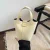 Bolsa de mão vintage de nicho de alta qualidade para mulheres, nova bolsa de ombro tipo balde casual para o início do outono, bolsa de mão retrô simples para o dia a dia para mulheres