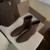 Botas finas de bico quadrado estilo coreano da Mamãe Uva para mulheres, botas curtas versáteis de camurça vintage com salto grosso que aumenta a altura, botas Martin