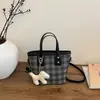 Bolso pequeño de color block para mujer, nuevo y elegante bolso tipo cubo de mano para el verano 2026, gran capacidad, para ir al trabajo, de un solo hombro, cruzado