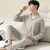 Pijama 100% Algodón Puro para Hombre Otoño e Invierno 2026 Nuevo Estilo Cárdigan Manga Larga Estilo Holgado Se Puede Usar Fuera de Casa Conjunto de Ropa para el Hogar