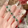 Pulsera Camelia Retro de Alta Resistencia con Imitación de Piedras Preciosas de Diamante Completo Espinela Verde para Mujer, Chapada en Oro de 18 Quilates, Fuerte Retención del Color, Nuevo Producto Transfronterizo