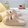 Mary Jane Dulce y Fresca Versátil Chancla de punta cerrada con vibra veraniega, bordes ondulados simples y exquisitos, zapatos perforados de EVA