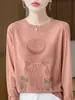 Nueva colección de principios de otoño de 2026: Camiseta de punto de cuello redondo y manga larga, corte holgado, efecto adelgazante, elegante, versátil, ligera, cómoda y presenta un diseño estampado