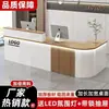 Mostrador de barra, cajero, tienda de ropa moderna y sencilla, mesa de mostrador, tienda de conveniencia, salón de belleza, tienda, pequeño mostrador de recepción.