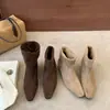 Primer Encuentro Ji Estilo Retro Botines Ajustados de Gamuza para Mujer 2026 Otoño/Invierno Aumento Oculto de Altura Punta Cuadrada Botines Cortos Para Personas Bajas Botas Martin