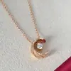 Collar de Sailor Moon de Alta Gama para Mujer Patrón Argyle Incrustado de Diamantes Estilo Pequeño Chanel Chapado en Oro Rosa de 18k Cadena Ligera de Lujo para Suéter Coco