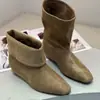 Botas Chelsea femininas 2026 estilo novo, de cano curto, com design flare, bico fino, efeito de aumento de altura e silhueta emagrecedora, perfeitas para primavera e outono.