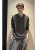 Camiseta de Manga Larga con Cuello Henley de Textura Rayada Vertical Estilo Old Money para Hombre Temporada Primavera Otoño Ligeramente Maduro Holgada Sensación de Alta Gama Top Base