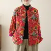 Fotos reais de uma jaqueta de inverno de algodão grossa, quente e de corte solto em um novo estilo chinês com fechos de nó chinês tradicional, apresentando um grande padrão floral do nordeste da China