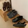 2026 Nuevo Estilo Punta Cuadrada Patchwork Tacón de Cuña Tallado Hebilla Casual Moda Commuter Peludo Zapatos de Mujer