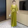 Moda Femenina Tallas Grandes Miyake Primavera Europea y Americana Casual Elegante para Viajar Traje Estampado en Oro con Pliegues y Diseño Elegante
