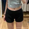 Shorts deportivos blancos de cintura baja estilo americano para mujer, estilo fino de verano, nuevos pantalones capri de cintura alta para chica hot 2026, pantalones cortos ajustados que estilizan