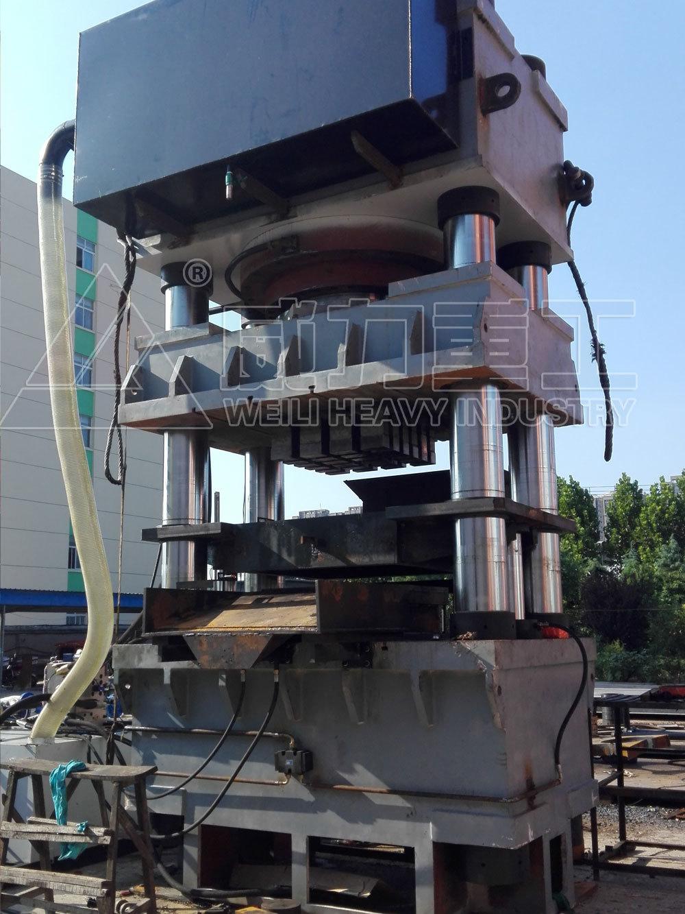 大吨位液压机加工生产现场