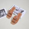Sandalias y Pantuflas de Verano Nuevo Estilo para Mujer Europeas y Americanas Transfronterizas de Punta Cuadrada con Correa Cruzada Pantuflas de Playa para Exterior Pantuflas de Moda de Suela Plana