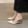 Sandalias cerradas de moda versátiles estilo francés Chuyuji para mujer, nuevo modelo primavera/verano 2026, con tacón medio fino y parte trasera abierta