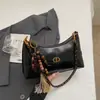 2026 Novo Estilo Simples e Luxuoso Bolsa de Ombro de Grande Capacidade Casual Francês Bolsa de Axila Feminina Bolsa Transversal para Commuter com Corrente