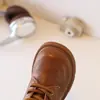 Zapatos para Niños 2026 Otoño/Invierno Nuevo Modelo Botas para Niños Superficie Suave para Bebé Suela Suave Botas Martin Estilo Británico de Caña Alta Botines