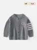 Cárdigan Suéter Estilo Campus para Niños, Nuevo Tejido Elegante Bordado, Top Cálido Estilo Universitario, Chaqueta Uniforme Escolar para Bebés