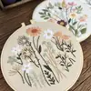 Kit de Materiais DIY Bordado à Mão Pendente de Parede com Flores Silvestres Retrô Bordado Lu Estilo Europeu Bordado de Plantas Conjunto para Iniciantes
