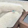 Pendientes de Hélice Hueso Azul Ardiente con Base Plana para Mujer Super Brillantes Exquisitos de Acero de Titanio Lujo Ligero Moda de Nicho