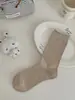 Meias slouch brancas para mulheres, meias finas de algodão na altura da panturrilha para o início do outono, combinadas com sapatos pequenos de couro, meias largas sem costura, meias absorventes de suor para o pós-parto