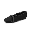 Sapatos Mary Jane Planos Pretos de Bico Quadrado Estilo Novo Primavera 2026 Sapatos de Ballet com Tiras Cruzadas de Tricô Estilo Japonês para Mulheres