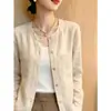 La popular colección de otoño temprano para mujer de este año 2026 presenta una simple camisa cárdigan de botones de manga larga con bolsillos