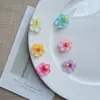 Nuevos Accesorios de Resina de Pétalos y Estambres de Flores Transparentes Dulces Venta al por Mayor Llavero de Pegamento de Crema DIY Funda de Teléfono Crocs