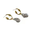 Pendientes de perlas irregulares de forma lisa dorada, pendientes de temperamento francés versátiles, pendientes de diseño de moda nicho