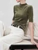 Venta al por mayor transfronteriza ropa de mujer producto explosivo estilo de temperamento de lujo ligero estilo explosivo cuello semi-alto terciopelo corte ajustado manga media camiseta básica