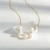 Collar de perlas de alto grado estilo francés para mujer, cadena para clavícula, diseño de nicho de lujo ligero, collar simple, joyería, entrega de una sola pieza