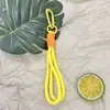 Llavero con tema de dopamina con cordón trenzado, diseño colorido y minimalista, adecuado para teléfonos y llaves de coche, un accesorio elegante con un toque de lujo