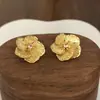 Brincos florais requintados de moda retrô, versáteis, de luxo leve, de alta qualidade, com um design único para o trajeto diário