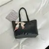 2026 Nuevo Estilo Bufanda de Seda Lazo Gran Capacidad Elegante Casual para Mujer Moda Coreana Diseño de Color Sólido Popular Bolso de Hombro