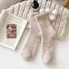 Calcetines Nuevos de Terciopelo Coral 2025 para Mujer, Calcetines de Media Pantorrilla con Forro Polar Espesado, Calcetines Peludos para Dormir