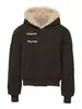 Abrigo de Algodón de Invierno para Hombre con Botonadura Diagonal, Cuello de Piel Estilo Americano, Botones de Cuerno, Capucha y un Acabado de Alta Gama