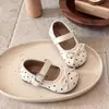 Zapatos de cuero estilo francés 2026 primavera y otoño nuevos versión coreana para niñas, zapatos de princesa de lunares poco profundos con suelas suaves, zapatos Mary Jane de un solo color